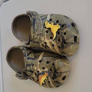 Toddler camo crocs